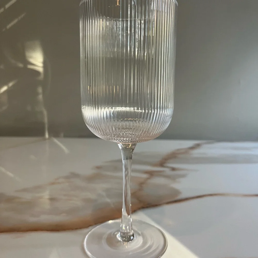 Elegant Clear Wine Glass Set